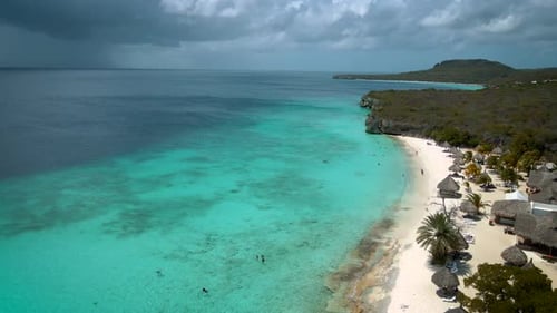 Playa Cas Abou en la isla caribeña de Curazao Playa Cas Abou en Curazao Caribe Tropical White