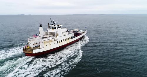 Fähre mit Fahrzeugen über die Penobscot Bay Maine