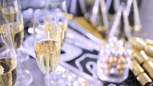 Festa de
Ano Novo com champanhe e chocolates.