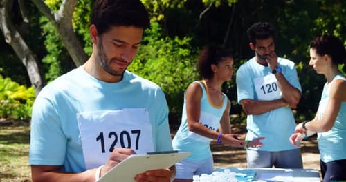 Athlètes s'inscrivant au marathon 4k