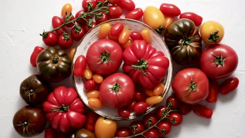 Tomaten auf dem Tisch