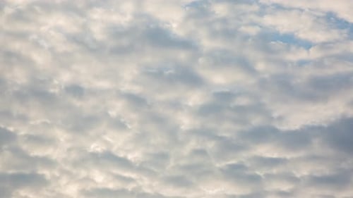 Dicke blaue Wolken am Himmel, Zeitraffer