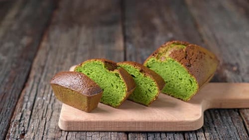 Pain de Noël Stollen à base de spiruline et de pistaches diététique sans sucre pour les fêtes