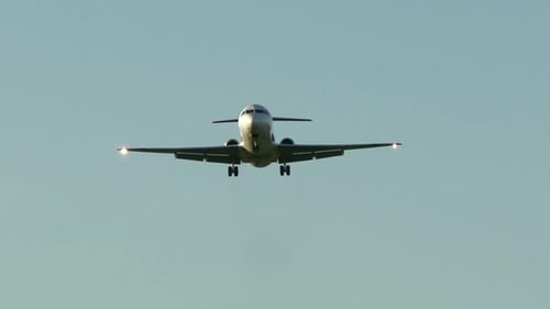 Verkehrsflugzeug Airliner Jet im Flug