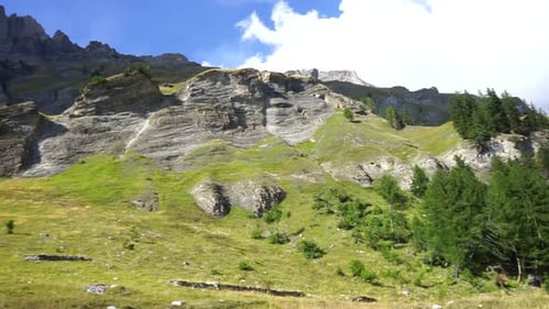 Panoramablick auf die Berge rund um Leukerbad in der Schweiz