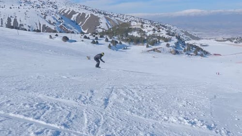 Schneller Snowboarder