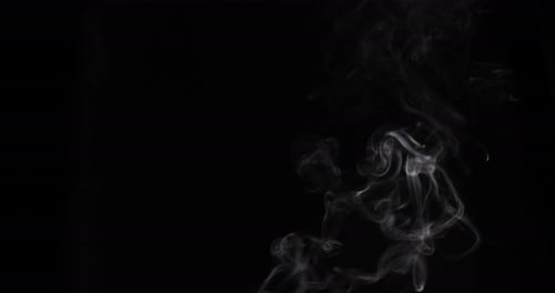 Effekt, dass Rauch mit einem Welleneffekt auf einem Hintergrund verblasst. VFX-Videoelement