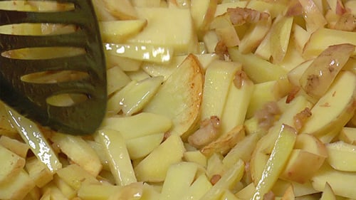 Frying Pan with Sliced Potatoes 809