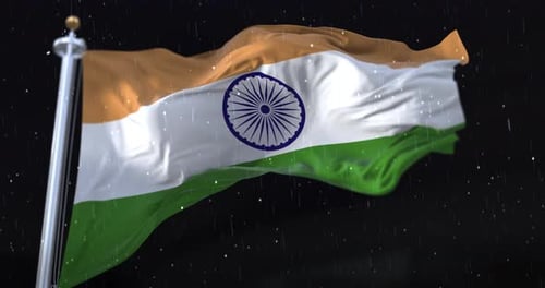 Indien-Flagge weht mit Regen und Schnee in der Nacht