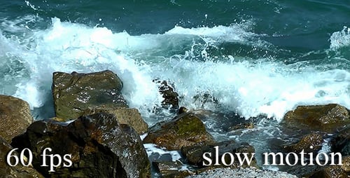 Olas estrellándose en las rocas 2