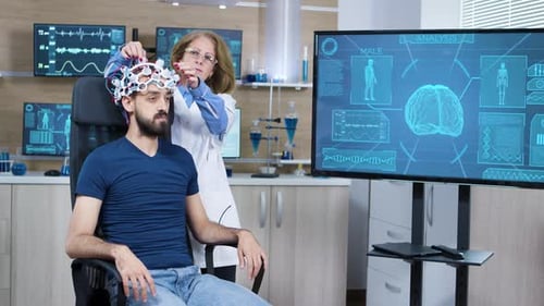 Científica femenina en la investigación de la actividad cerebral