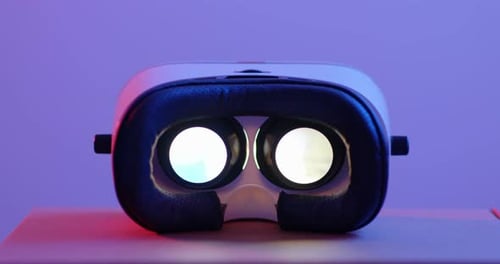 Virtual reality device