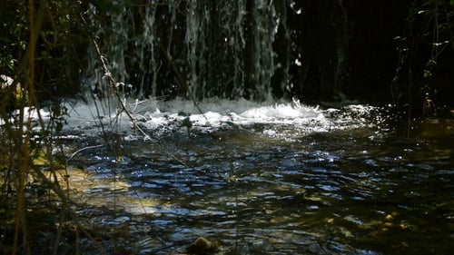 Wasserkaskade in den Bergen