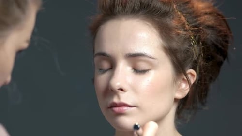 Rostro de mujer, aerógrafo.