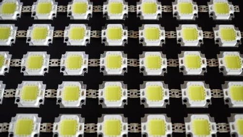 Punktmatrix LED auf schwarzem Hintergrund.