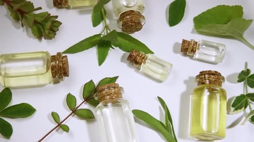 Óleos essenciais com e ervas