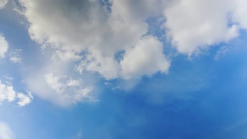 Himmel-Zeitraffer mit Wolken