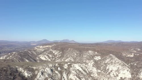 Paisaje de los Balcanes con imágenes de Zumbido en 4K de Deli Jovan Krsh y Stol Mountains