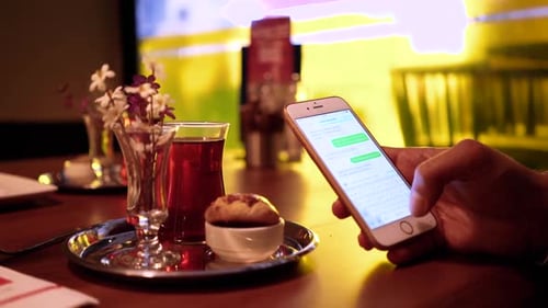 Using Smart Phone in the Cafe