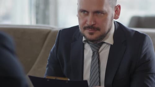 Personalabteilung und Mitarbeiter im Vorstellungsgespräch