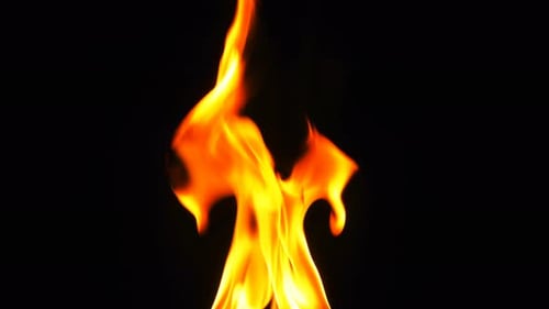 Flamme de chaleur brûlante sur fond noir