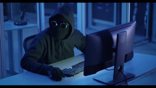 Un pirate informatique s'introduit dans un centre de données