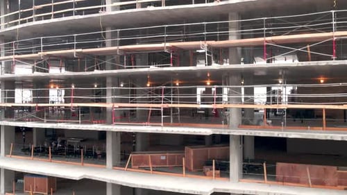 Foto aérea de un nuevo edificio de gran altura en construcción