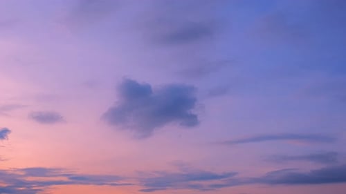 4K UHD : Timelapse du beau ciel avec fond de nuages
