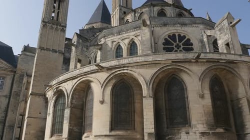 Gotische Architektur Details der Herrenabtei in der Normandie Frankreich von Tag zu Tag 4K 3840X2160 Slow Tilt Ult
