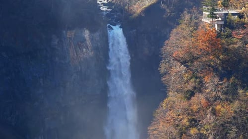 Temporada de otoño en cascada