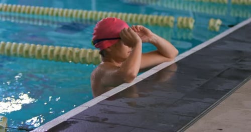 Treinamento de nadador em uma piscina
