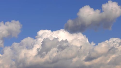 Zeitraffer für weiche Wolken und blauer Himmel
