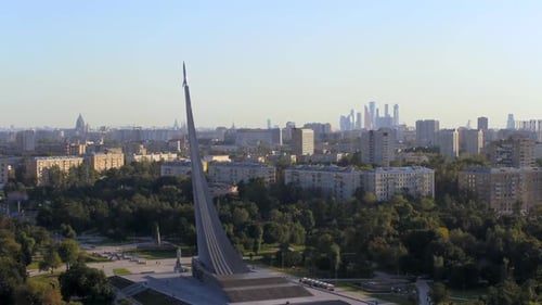 Monumento a los conquistadores del espacio en Moscú