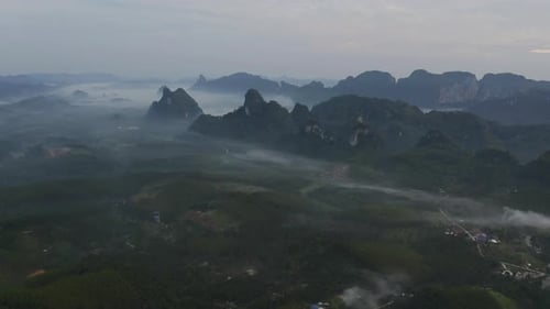 Luftberg und Nebel am Morgen