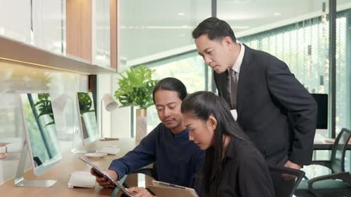 Team Collaboration in Modern Office Environment