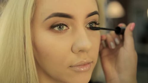 Professionelles Schminken Lipgloss. Lippenstift