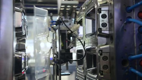 Automatische Presse für die Herstellung von Kunststoffprodukten