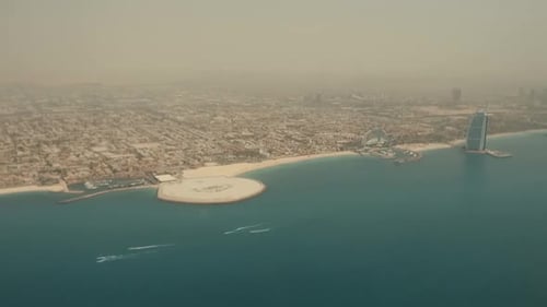 Vídeo de vista aérea, Dubai, Emirados Árabes Unidos.