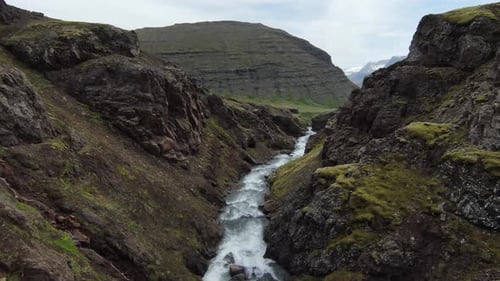 4K FPV Iceland Waterfalls and Valley