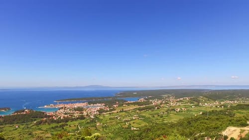 Petite ville et îles à proximité