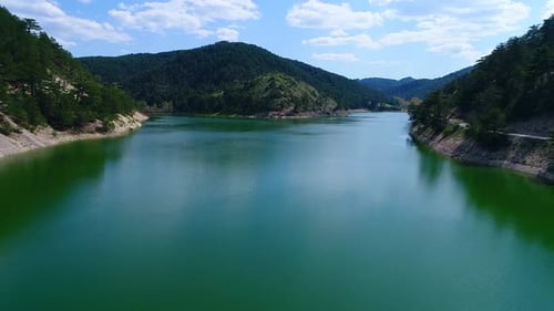 Blick aus der Luft auf den See.