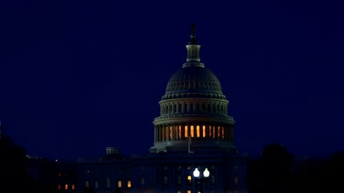 4 de julho, o Dia da Independência mostra uma alegre exibição de fogos de artifício no U.