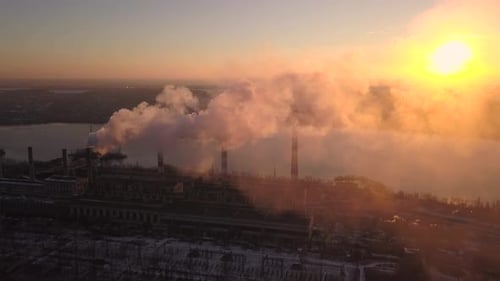 Luftverschmutzung in der Rauchmetallurgieanlage, Herbstsaison