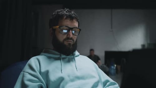 Programmierer hören eine Explosion im Krieg