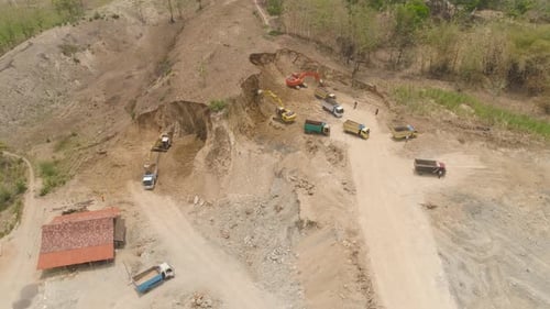Baustelle im Berghang
