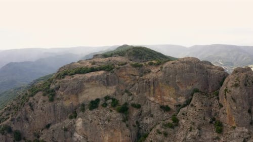 Luftaufnahme des Berges Tre Pizzi in Kalabrien, Italien.