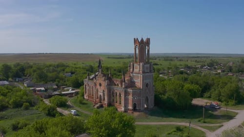 Église Sainte-Marie de style néo-gothique dans le village de Kamenka, région de Saratov, Russie.
Le