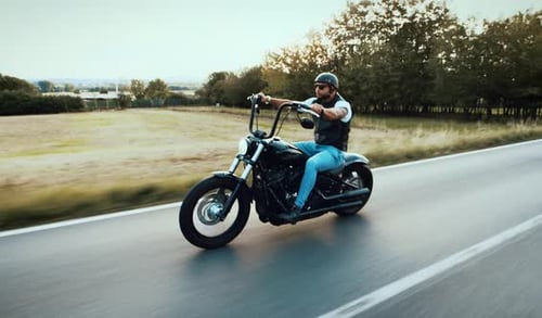 Hombre en moto