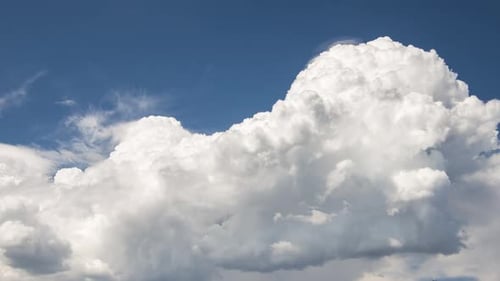 Zeitraffer des Versuchs Cumulus, in Cumulonimbus-Wolken heranzuwachsen