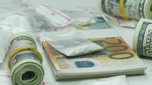 Geld aus dem Verkauf von Kokain